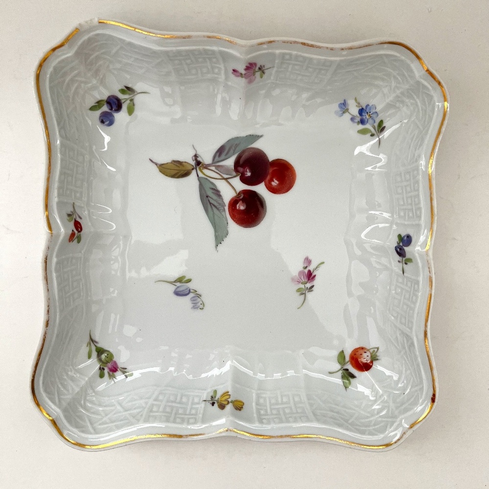 MEISSEN SHALLOW SQUARE  BOWL VINTAGE